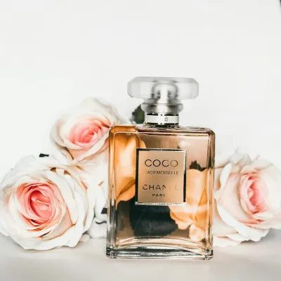 العطور ومستحضرات التجميل